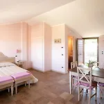 מלון דירות Poggio Fiorito 4*